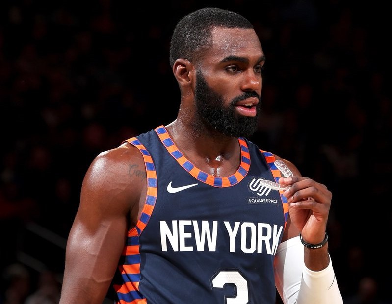 包含纽约尼克斯发布备战花絮，转会期手感冰凉，欧联任务艰巨，纪律约束更严格的词条